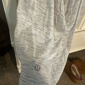 Open back lululemon tank top